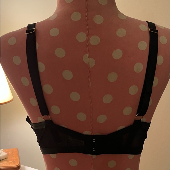 Victoria’s Secret bra, last chance, going to Goodwill - Picture 2 of 4